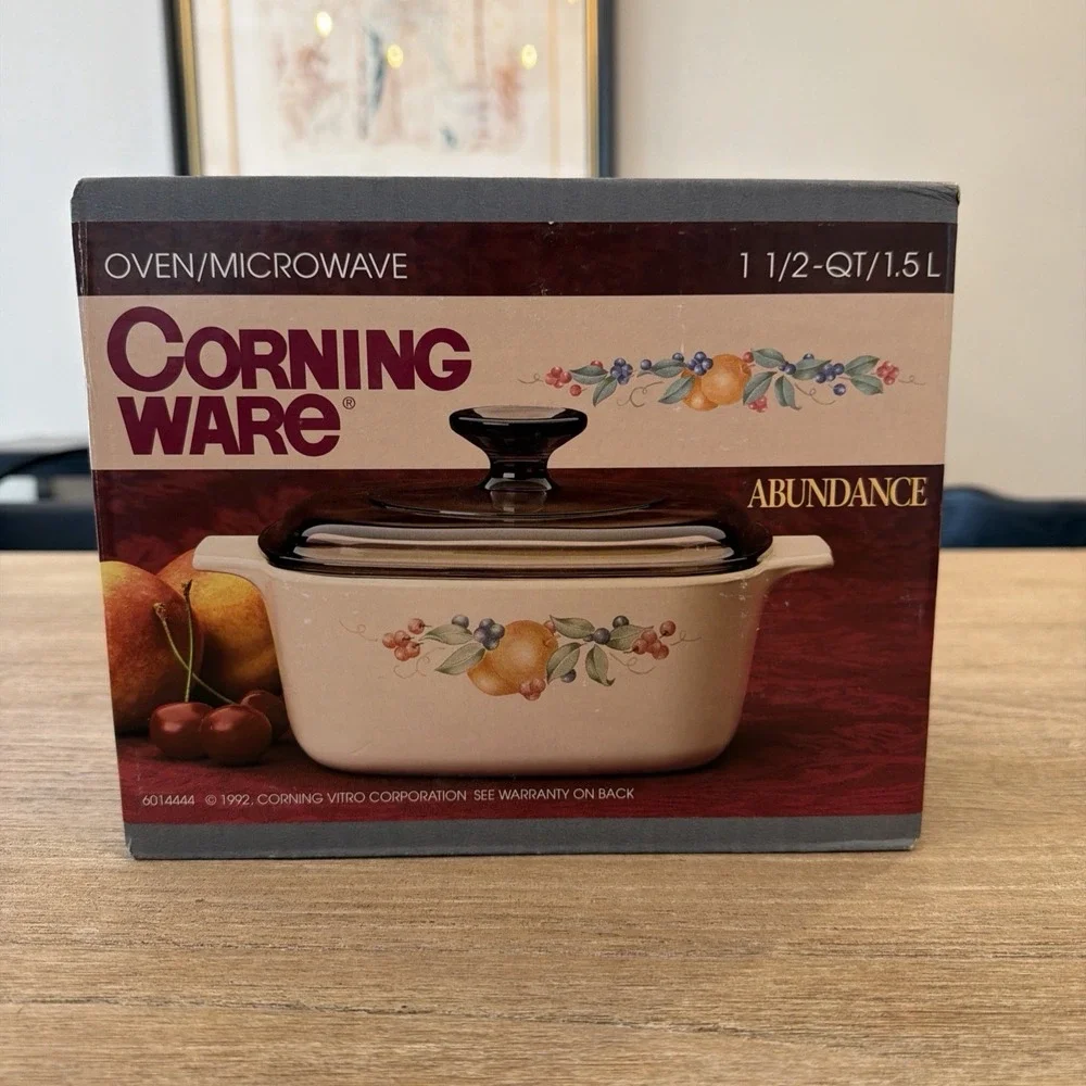 Corning Ware Abundance 1 1/2 QT  1.5 L Casserole Dish Amber Lid 6014444 Open Box